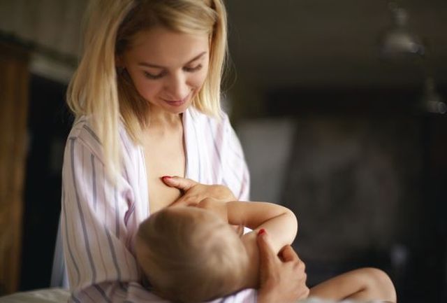 Ulewanie u niemowląt, a refluks — czym się objawia i jak odróżnić?