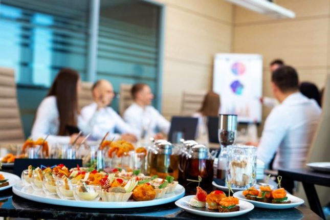 W jaki sposób wybranie odpowiedniego partnera do cateringowej obsługi może poprawić opinię o Twojej firmie?